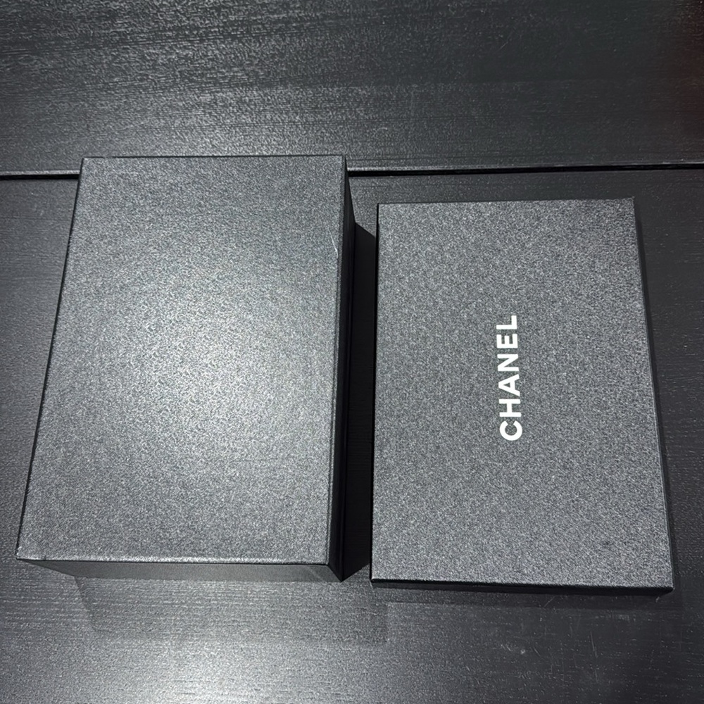 Chanel Gift Display Box - Picture 4 of 8
